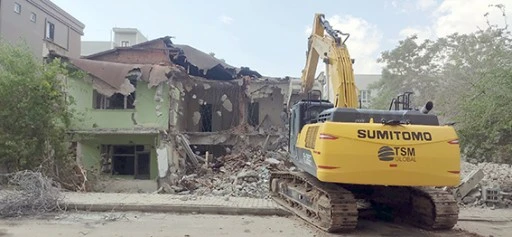 5 RİSKLİ YAPI KONTROLL&Uuml; BİR ŞEKİLDE YIKILDI