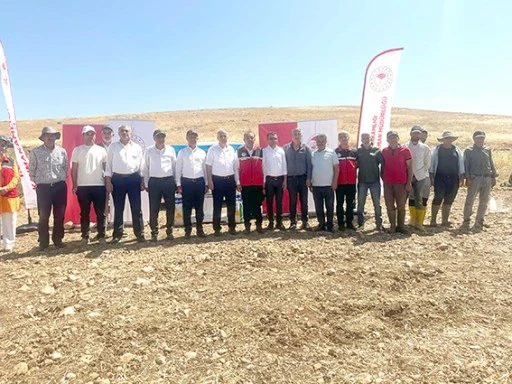 ALTIN SARISI UMUTLAR TOPRAKLA BULUŞTU