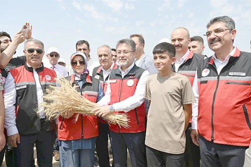 BAKAN YUMAKLI, BATMAN’DAYDI