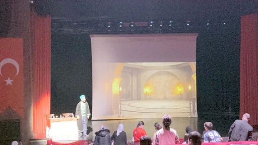 BİLİM VE SANAT SAHNESİ B&Uuml;Y&Uuml;K BEĞENİ TOPLADI