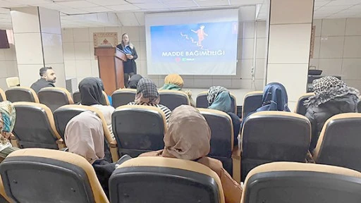 GEN&Ccedil;LERE BAĞIMLILIKLA M&Uuml;CADELE EĞİTİMİ