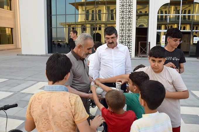 NASIROĞLU, K&Uuml;LLİYE'DE &Ccedil;OCUKLARLA BİR ARAYA GELDİ