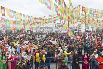 NEVROZ HALAYLARLA KUTLANDI