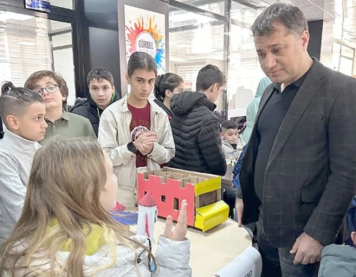 &Ouml;ĞRENCİLER HAYALLERİNDEKİ ARACI TASARLADI