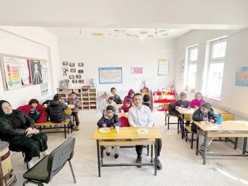 &Ouml;ĞRENCİLER OKULDA K&Uuml;NEFE PİŞİRDİ