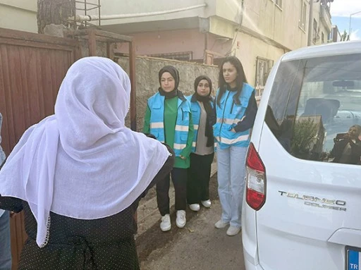 &Ouml;ĞRENCİLER YARDIM KOLİLERİNİ İHTİYA&Ccedil; SAHİPLERİNE ULAŞTIRIYOR