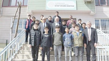 &Ouml;ĞRENCİLERDEN KİTAP OKUMA NOKTASINA ZİYARETLER