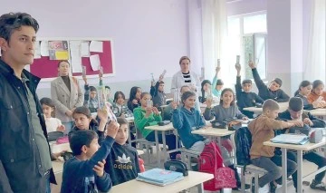 &Ouml;ĞRENCİLERE AĞIZ VE DİŞ SAĞLIĞI EĞİTİMİ