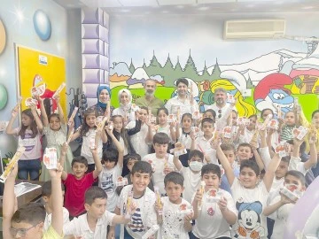 &Ouml;ĞRENCİLERE AĞIZ VE DİŞ SAĞLIĞI EĞİTİMİ