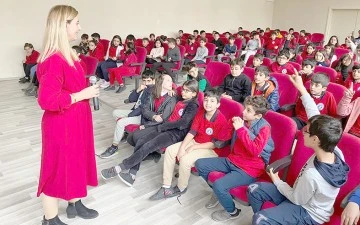 &Ouml;ĞRENCİLERE ARKEOLOJİNİN &Ouml;NEMİ DERSİ VERİLDİ