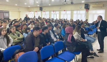 &Ouml;ĞRENCİLERE EDEBİYAT VE YAŞAM EĞİTİMİ VERİLDİ