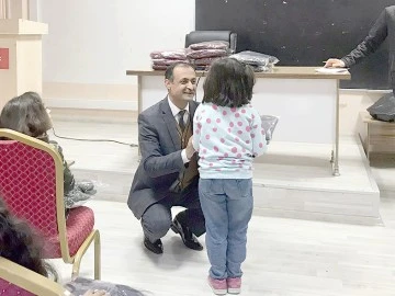 &Ouml;ĞRENCİLERE KIŞLIK MONT