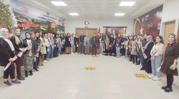 &Ouml;KTEN, KADINLARA G&Uuml;L DAĞITTI