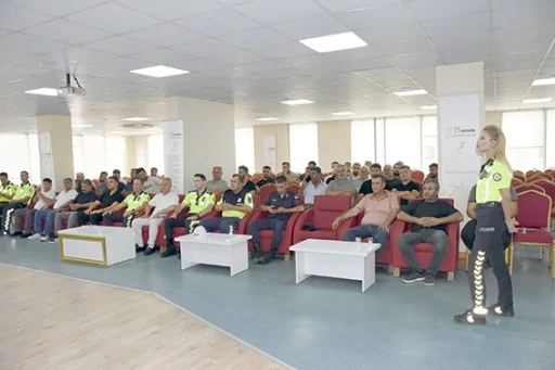 OKUL SERVİS ŞOF&Ouml;RLERİNE TRAFİK EĞİTİM SEMİNERİ VERİLDİ