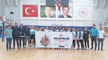 OKUL SPORLARI VOLEYBOL MA&Ccedil;LARIYLA BAŞLADI