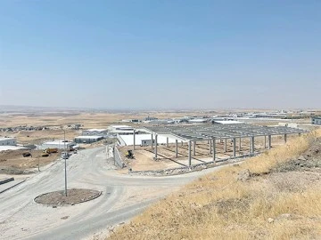 OSB’DE FABRİKA BİNALARI YÜKSELMEYE DEVAM EDİYOR