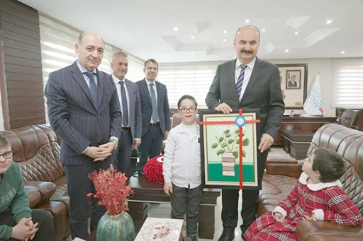 &Ouml;ZEL GEREKSİNİMLİ &Ccedil;OCUKLARDAN VALİ CANALP&rsquo;E ZİYARET