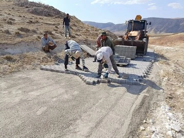 PARKE TAŞI &Ccedil;ALIŞMALARI TAMAMLANDI