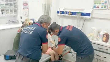 PARMAKLARI Y&Uuml;Z&Uuml;K VE HALKAYA SIKIŞAN VATANDAŞLAR KURTARILDI