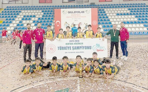 PETROL ORTAOKULU T&Uuml;RKİYE ŞAMPİYONU OLDU