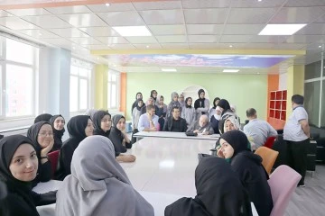 PROF. DR. SIRMA, LİSELİ &Ouml;ĞRENCİLERİYLE BULUŞTU