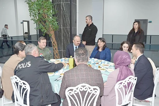 PROTOKOL &Uuml;YELERİ İFTARDA BİR ARAYA GELDİ