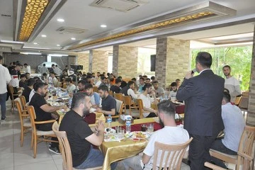 RAMANLI, GEN&Ccedil;LERİN SORULARINI YANITLADI