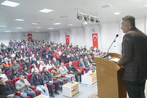 REKT&Ouml;R DEMİR, BURSLU EĞİTİM OLANAKLARINI ANLATTI