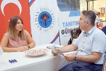 REKT&Ouml;R DEMİR&rsquo;DEN TANITIM STANDINA ZİYARET