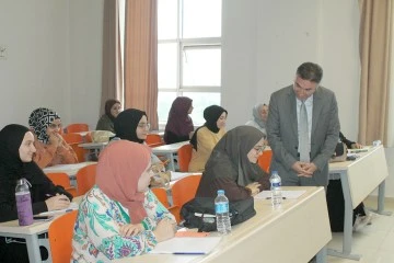 REKT&Ouml;R DEMİR, FAK&Uuml;LTEDE SINIFLARI GEZDİ