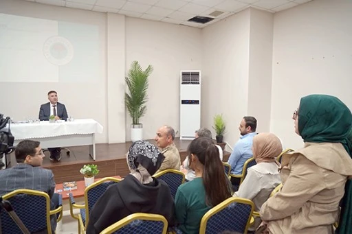 REKT&Ouml;R DEMİR, GERC&Uuml;Ş&rsquo;TE LİSE &Ouml;ĞRENCİLERİYLE BULUŞTU