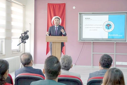 REKT&Ouml;R DEMİR, HASANKEYF&rsquo;TE LİSE &Ouml;ĞRENCİLERİYLE BULUŞTU