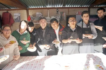 REKT&Ouml;R DEMİR, OTİZMLİ &Ccedil;OCUKLARLA GASTRONOMİ ŞENLİĞİ&rsquo;NDEYDİ