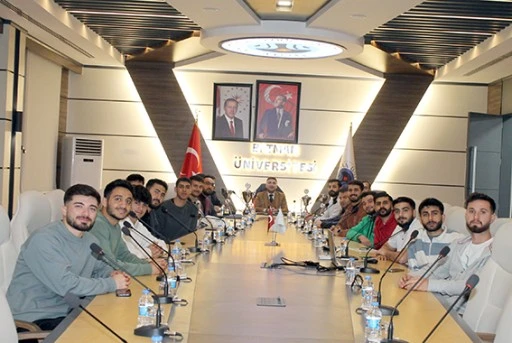 REKT&Ouml;R DEMİR, ŞAMPİYON OLAN VOLEYBOL TAKIMINI AĞIRLADI