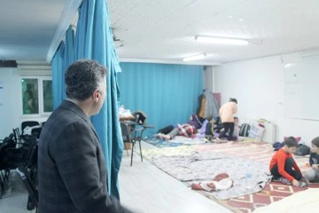 REKT&Ouml;R DEMİR, &Uuml;NİVERSİTEDE AĞIRLANAN VATANDAŞLARI ZİYARET ETTİ