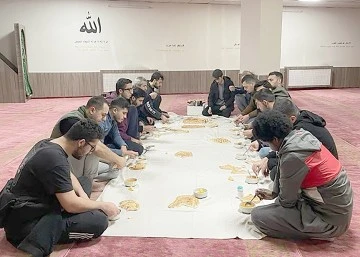 SABAH NAMAZINDA BULUŞUYORLAR