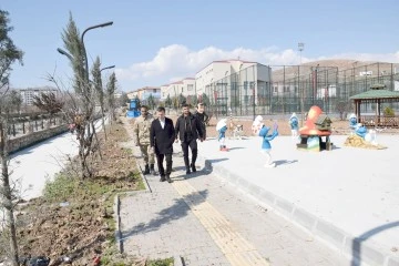 ŞEHİTLER PARKINDA &Ccedil;ALIŞMALAR DEVAM EDİYOR