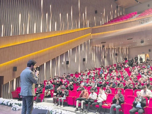 SERDAR TUNCER GENÇLERLE BULUŞTU