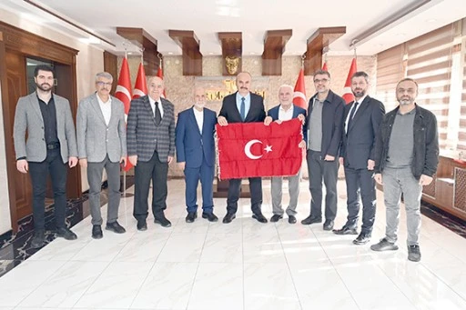 SİİRTLİLER DERNEĞİ&rsquo;NDEN VALİ CANALP&rsquo;A ZİYARET