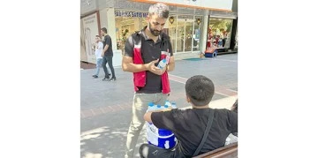 SOKAK MOBİL EKİPLERİ, DİLENCİLERLE İLGİLİ M&Uuml;DAHALE EDİYOR