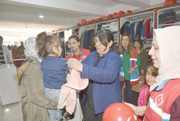 SOSYAL MARKET&rsquo;E ZİYARET