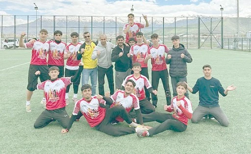 SPOR LİSESİ KRİKETTE B&Ouml;LGE ŞAMPİYONU OLDU