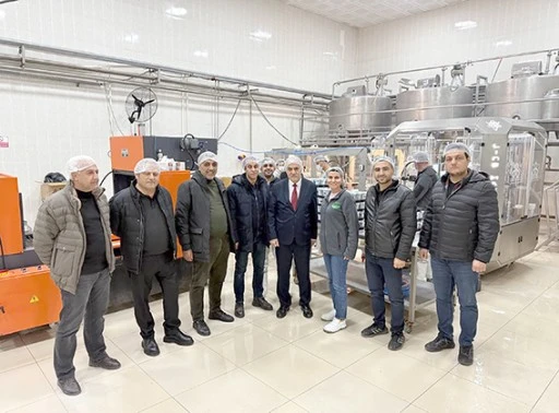 S&Uuml;T &Uuml;R&Uuml;NLERİ İŞLETMELERİNE ZİYARET