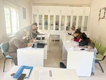 TALEP KADINLARDAN, &Ouml;ĞRETMEK BİL-MEK&rsquo;TEN