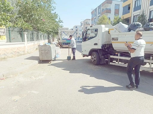 TEMİZLİK EKİPLERİ SAHADA