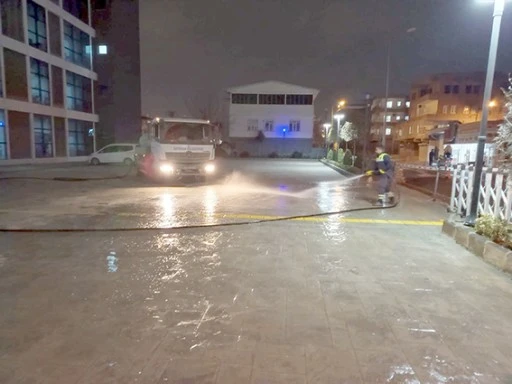 TEMİZLİK İŞLERİ’NDEN GECE MESAİSİ