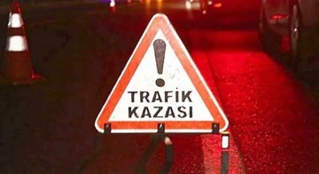 TIR, OTOMOBİL İLE &Ccedil;ARPIŞTI: 4 YARALI