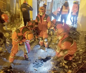 T&Uuml;PRAŞ EKİPLERİ, DEPREM B&Ouml;LGELERİNDE