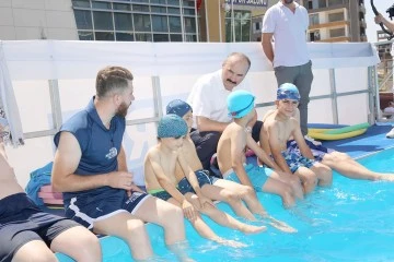 &Uuml;CRETSİZ Y&Uuml;ZME DERSİ İLE &Ccedil;OCUKLAR G&Uuml;VENDE