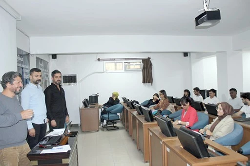 &Uuml;NİVERSİTE &Ouml;ĞRENCİLERİNE BİLGİSAYARLI MUHASEBE EĞİTİMİ